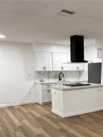 3/2 AVENTURA:  Best Value On This Unit  Location! Location! Location! Beautifull
