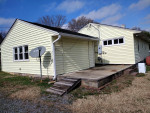 Nice Ranch House in the country close to town - 2 or 3 BR 1 Bath