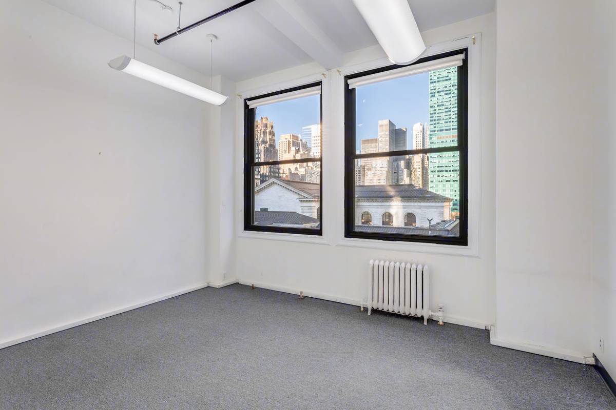 Manhattan Luminary: Your Corner of Productivity and Light