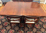 Mahagony dining room table+ 4 chairs