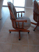 Oak Oval Pedestal Dining room Table with 2 leaves.