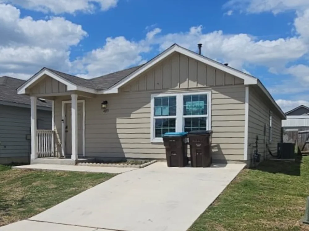 3 bed 2 bath 1,230 sqft