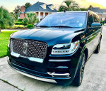 2018 Lincoln Navigator Black Label in pristine condition with low mileage parked in a driveway.