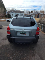 2005 Hyundai Tucson SUV for sale, new tires, good condition, 69,000 miles, four-wheel drive, sunroof.