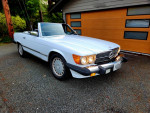 1986 Mercedes 560SL convertible, low mileage, clean title, classic luxury car for collectors