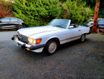1986 Mercedes 560SL convertible with low mileage and clean title parked on a driveway