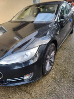 2014 Tesla Model S 85 in excellent condition with lifetime supercharging, panoramic sunroof, and premium features.