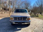 Front view of a 1996 Ford F-250 truck with a towing package and roof rack, in excellent condition.