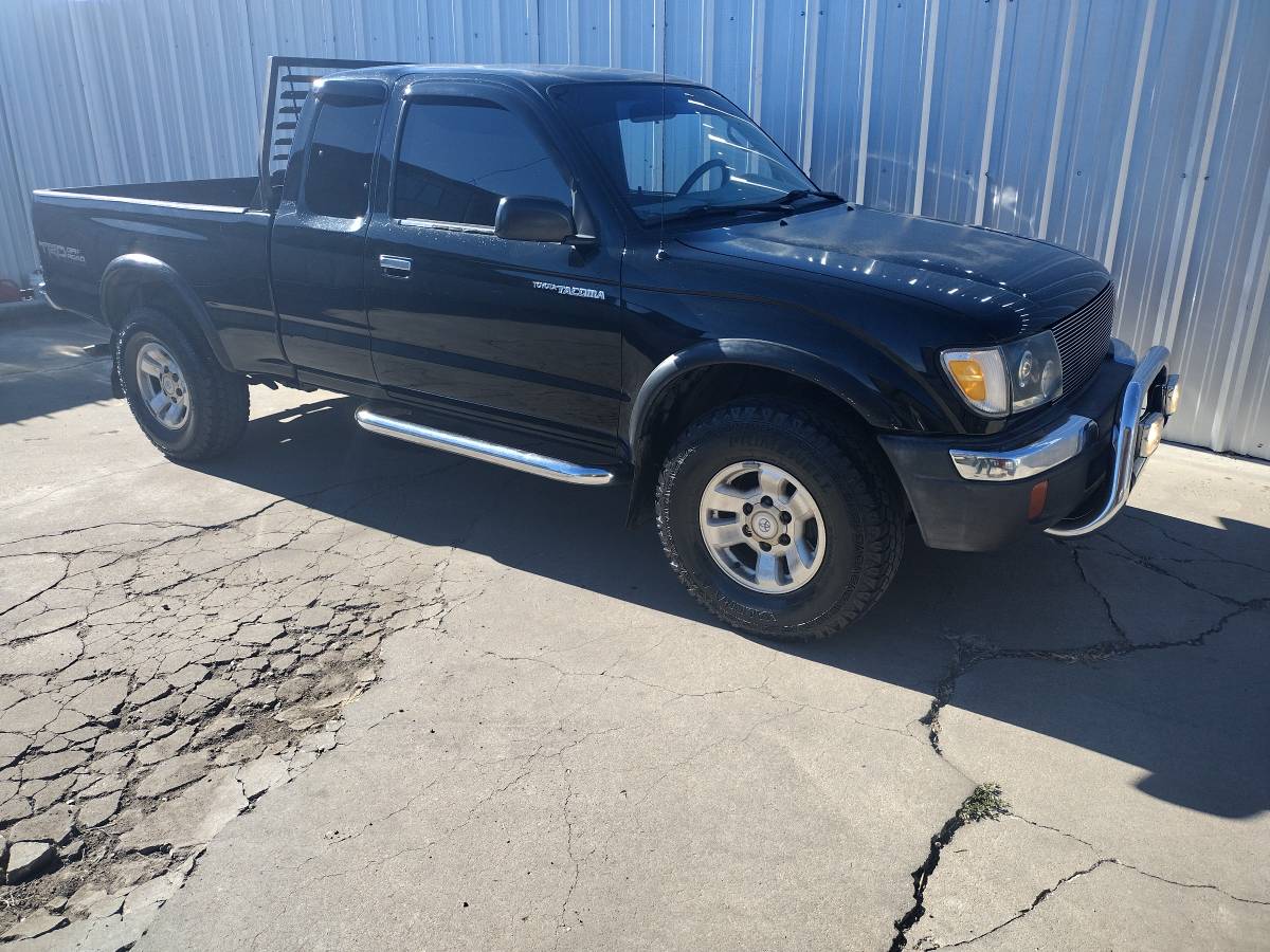 1999 Toyota Tacoma SR5 4WD  139,000 mi