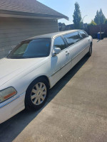 2004 Lincoln Town Limo parked outside, showcasing its length and sleek design.