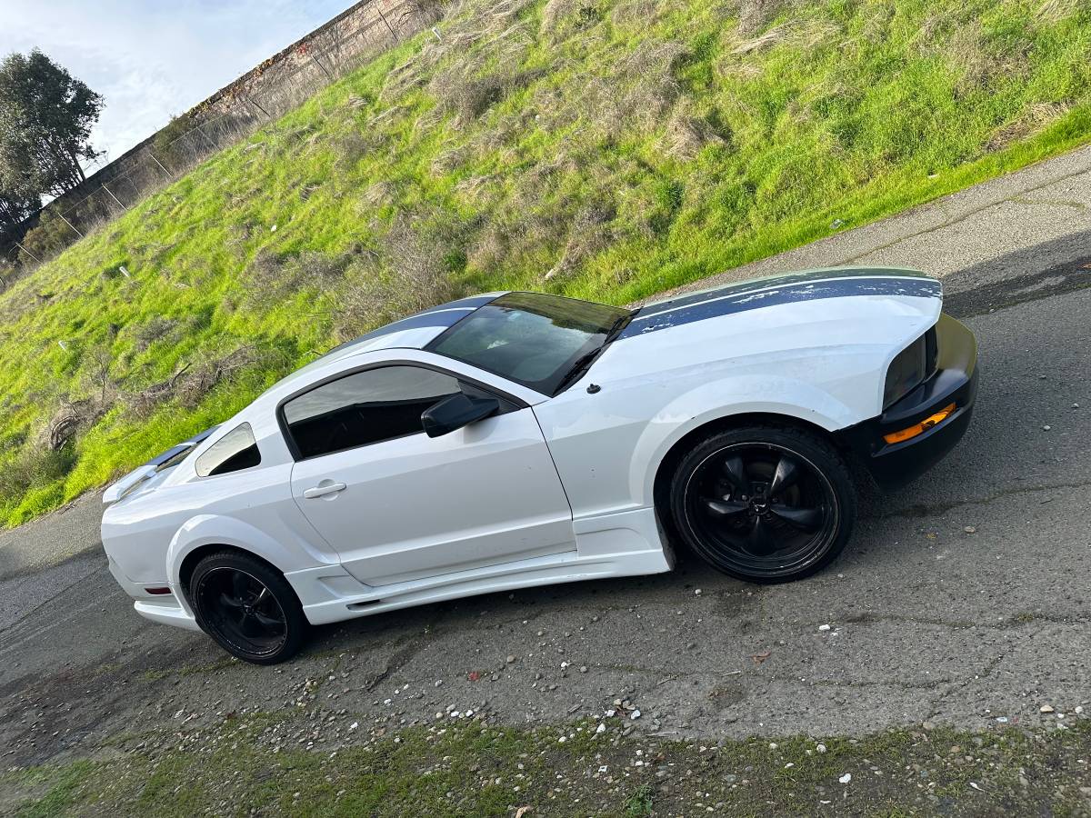 2005 Ford Mustang 80,000 mi