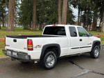 2005 GMC Sierra 2500 HD Extended Cab 4WD White Truck in a Park Setting