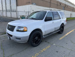 2003 Ford Expedition XLT FX4 4WD parked, featuring a 4.6L V8 engine and sleek black wheels, suitable for 9 passengers.