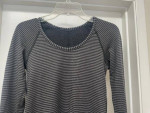LULULEMON REVERSIBLE LONG SLEEVE ToP Sz 6