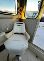 23-foot Parker 2320 SL Sport Cabin