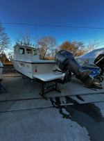 23-foot Parker 2320 SL Sport Cabin