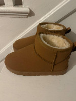 NEW: Fake/dupe UGG minis caramel - size 7-8