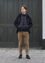 Very Fashionable-Ultra Light Down Vest -UNIGLO - NWT- Size Large